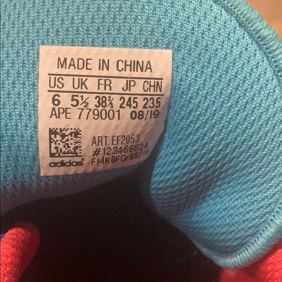 Tennis shoes - Picture 4 of 5